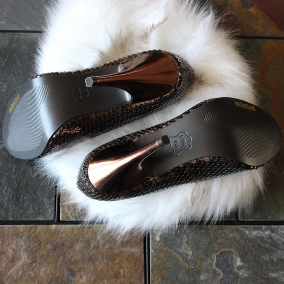 NWT - Unlisted by Kenneth Cole, Bronze Sequin Pump, size 6M - Picture 3 of 7